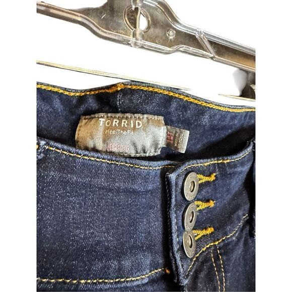 Torrid super soft Jegging Skinny High-Rise dark wash Jean sz 14T - Picture 4 of 7